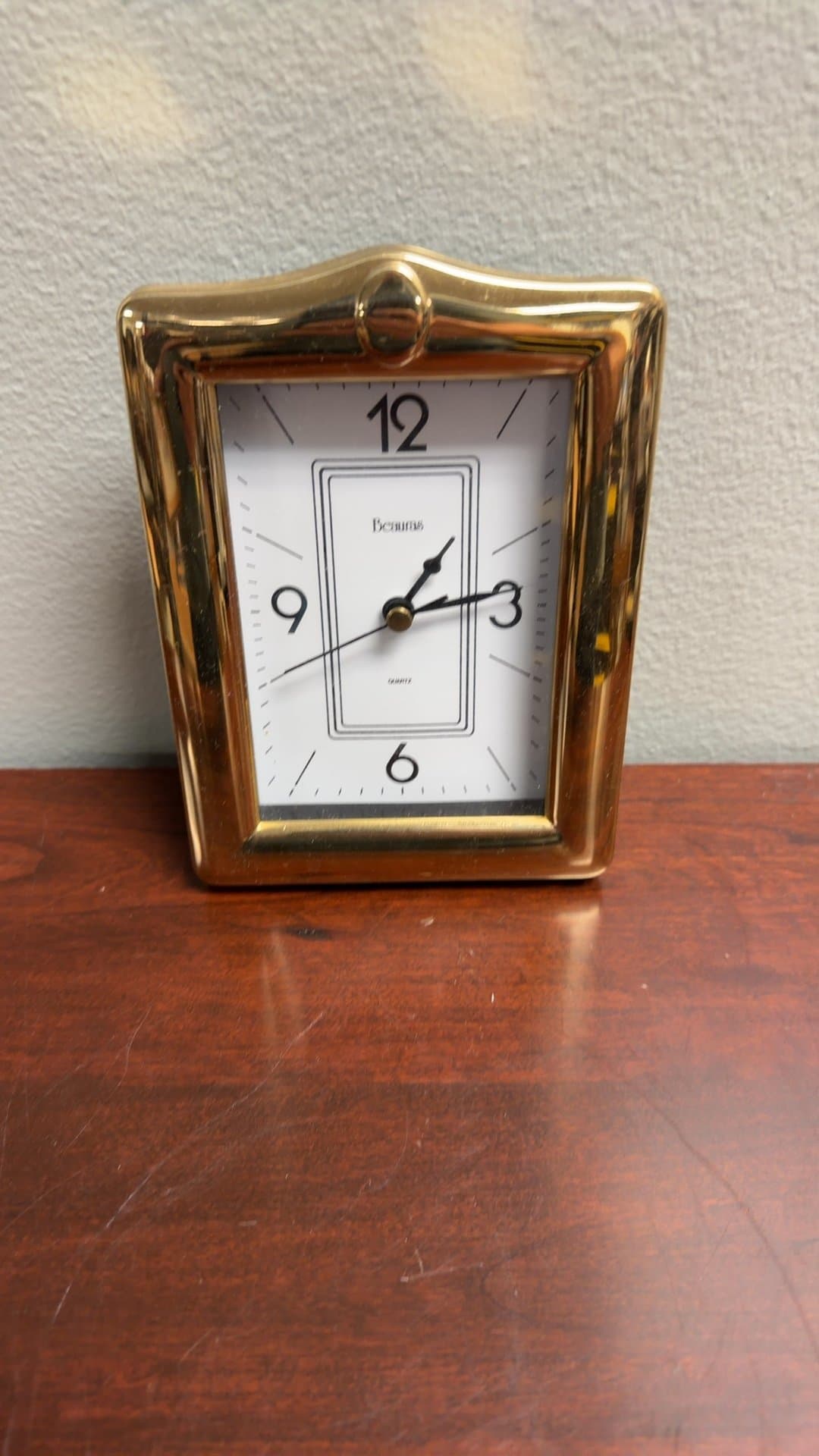 Beams Quartz Table Clock - Image 1