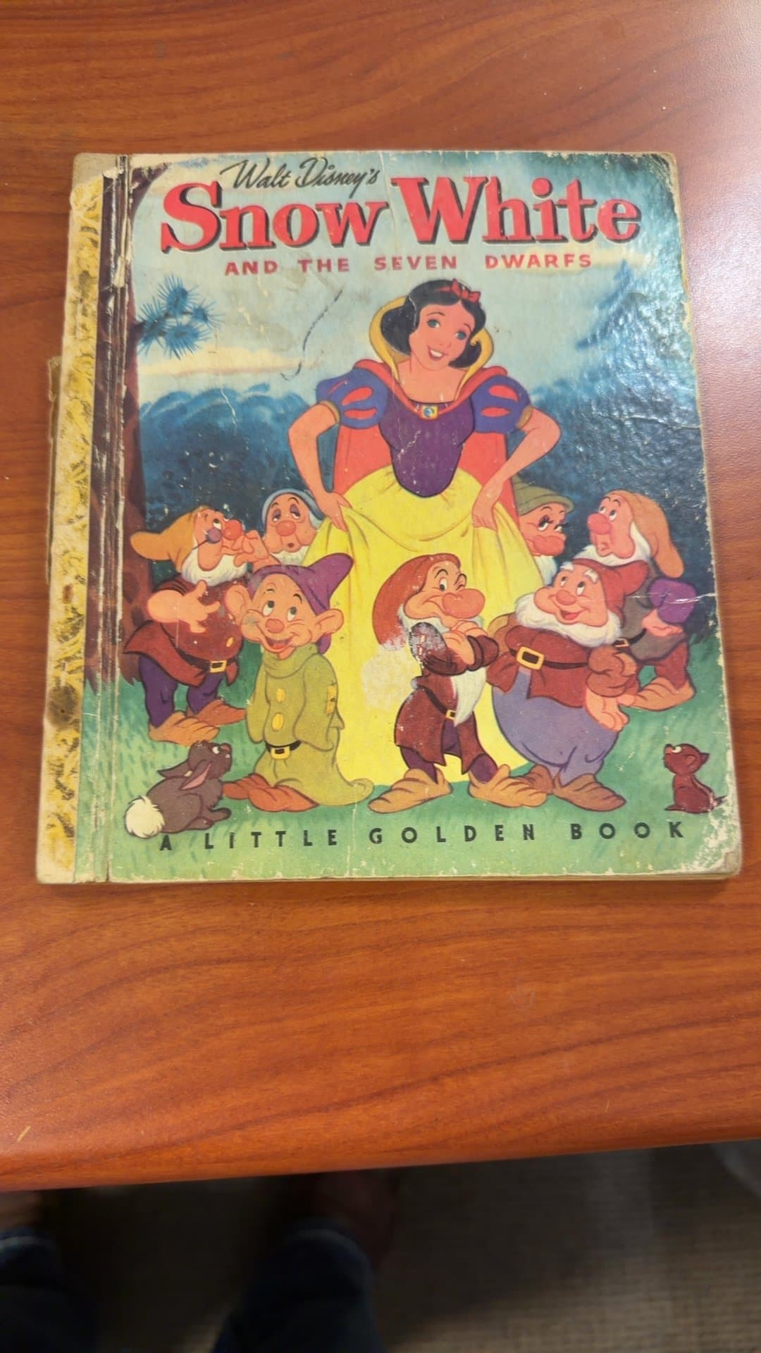 Walt Disney's Snow White and the Seven Dwarfs - A Little Golden Book - Image 1