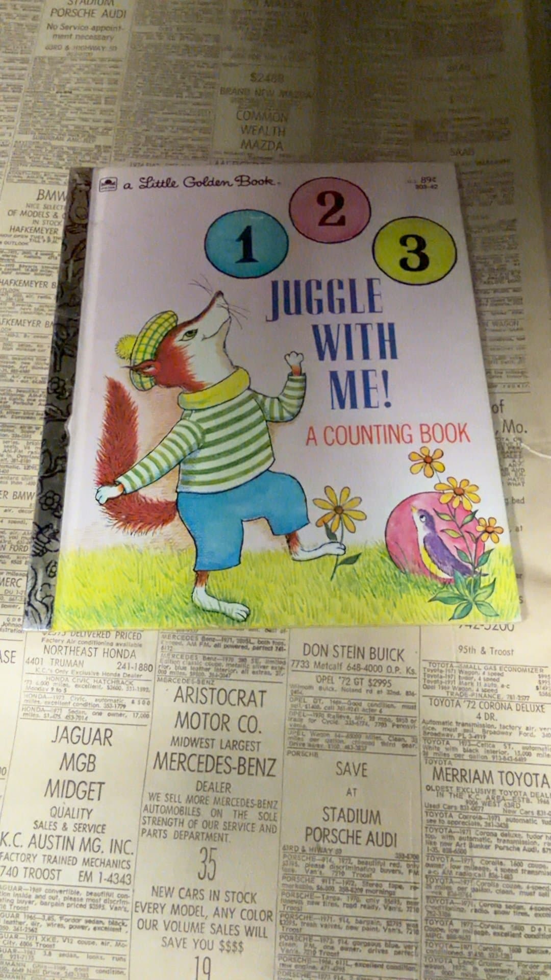 Juggle With Me! A Counting Book - Little Golden Book - Image 1