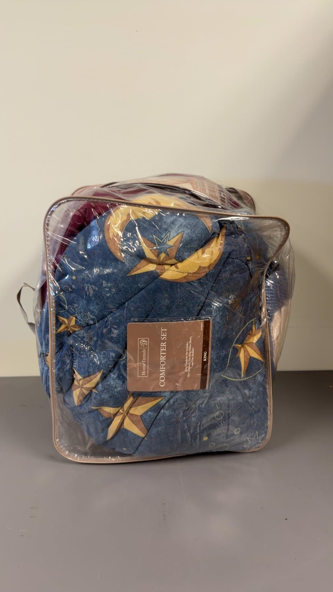 HomeTrends Celestial Moon and Stars King Comforter Set - Image 1