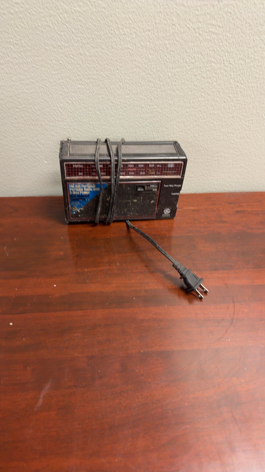 Vintage AM/FM Radio - Image 1