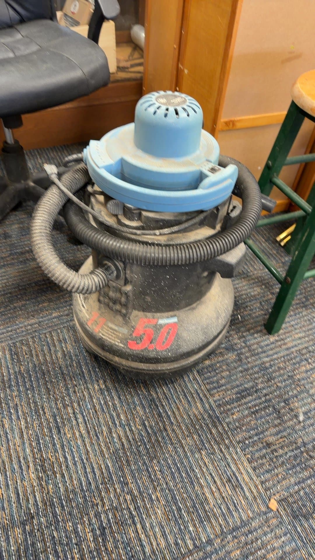 GE Commercial Vacuum Cleaner - Image 1