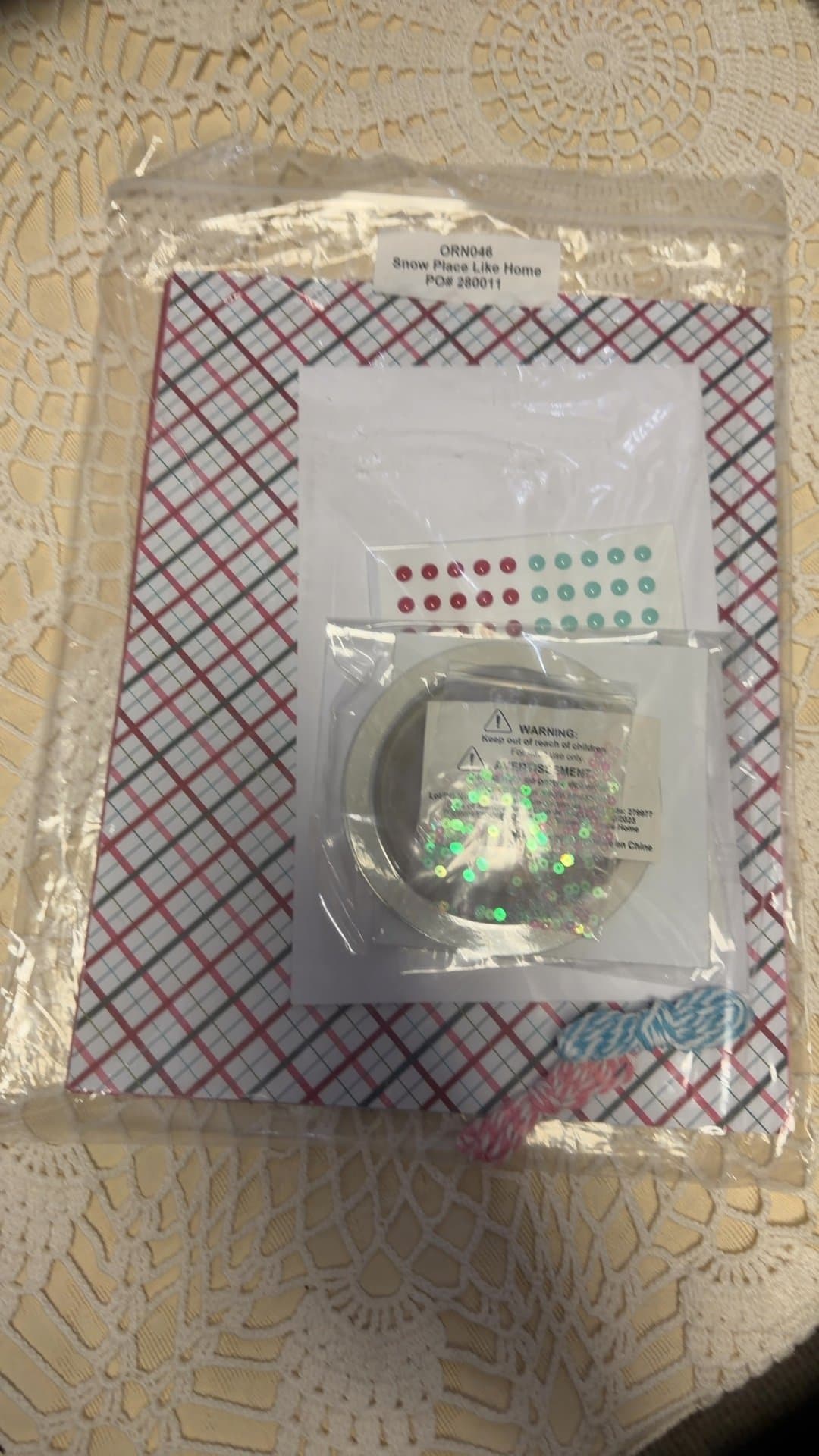 Annie's Christmas Ornament Kit - Snow Place Like Home - Image 1
