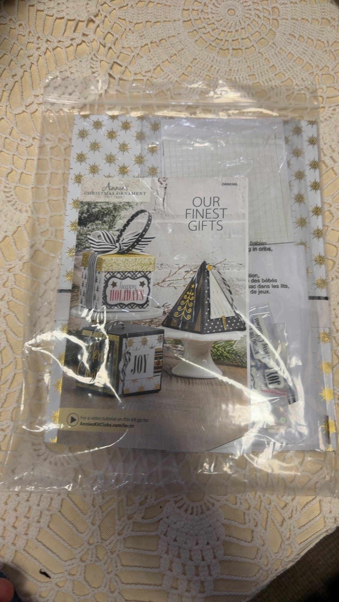 Annie's Christmas Ornament Kit - Image 1