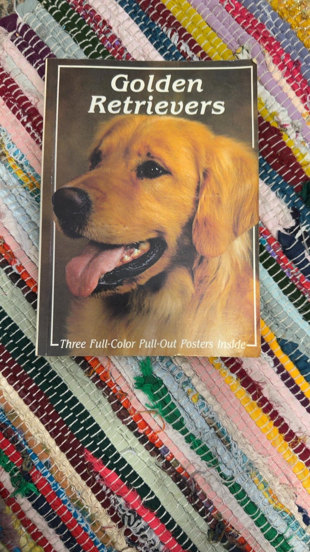 Golden Retrievers Book with Posters - Image 1