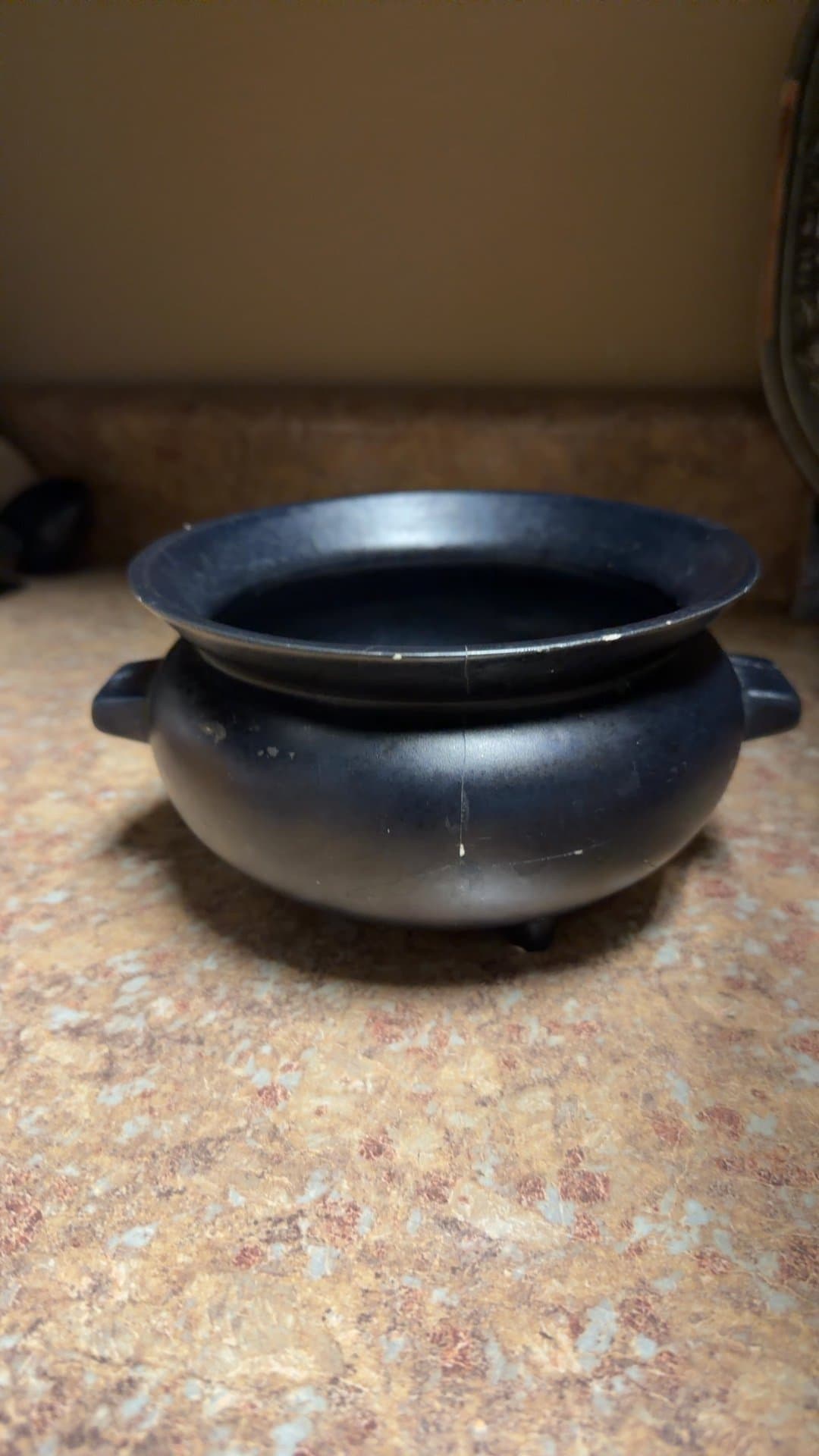 Black Cauldron small- cracked - Image 1