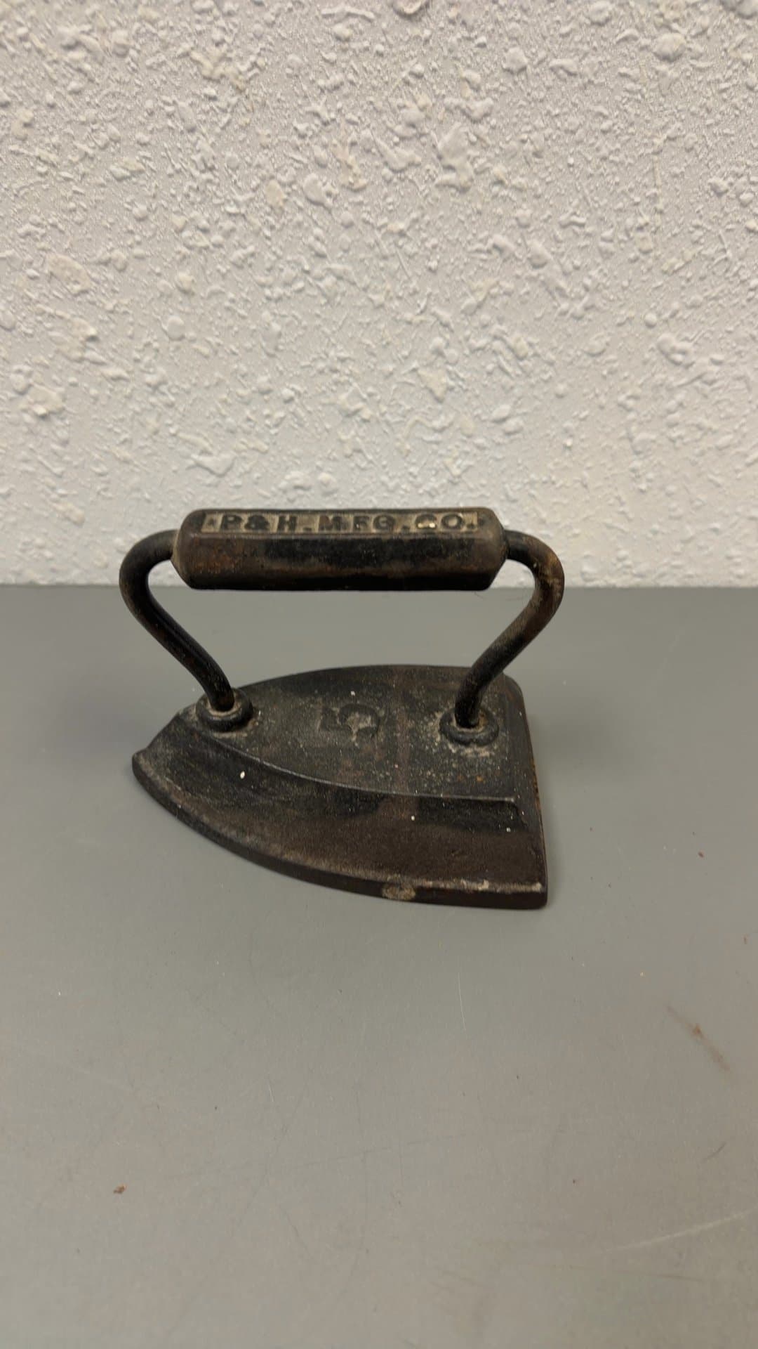 Antique Cast Iron Sad Iron No. 5 P&H Mfg. Co. - Image 1
