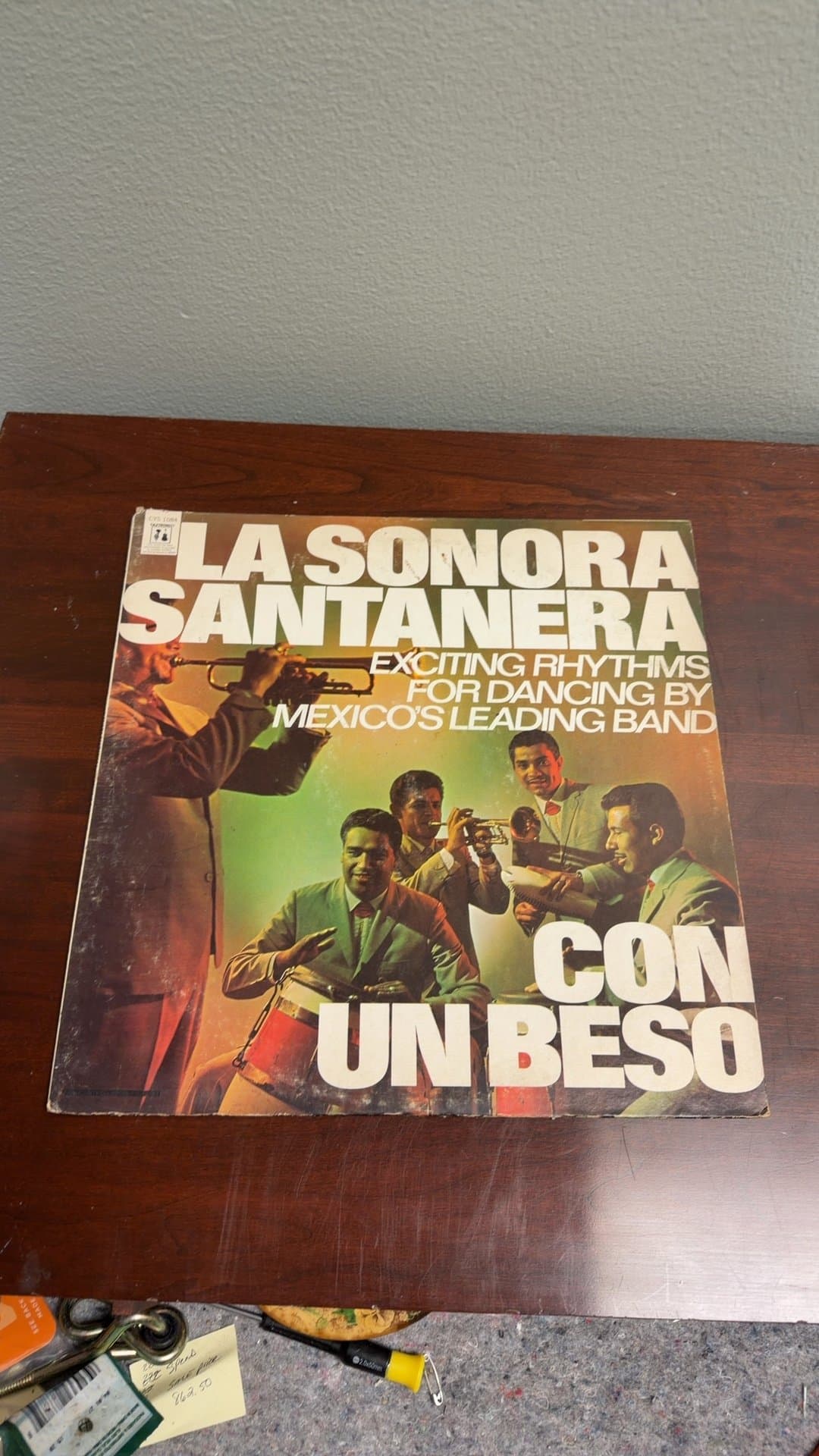 La Sonora Santanera - Con Un Beso Vinyl Record - Image 1