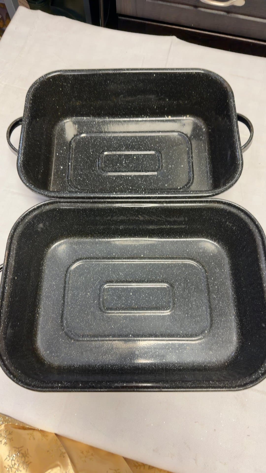 Graniteware Black Speckled Enamelware Covered Roasting Pan - Image 1