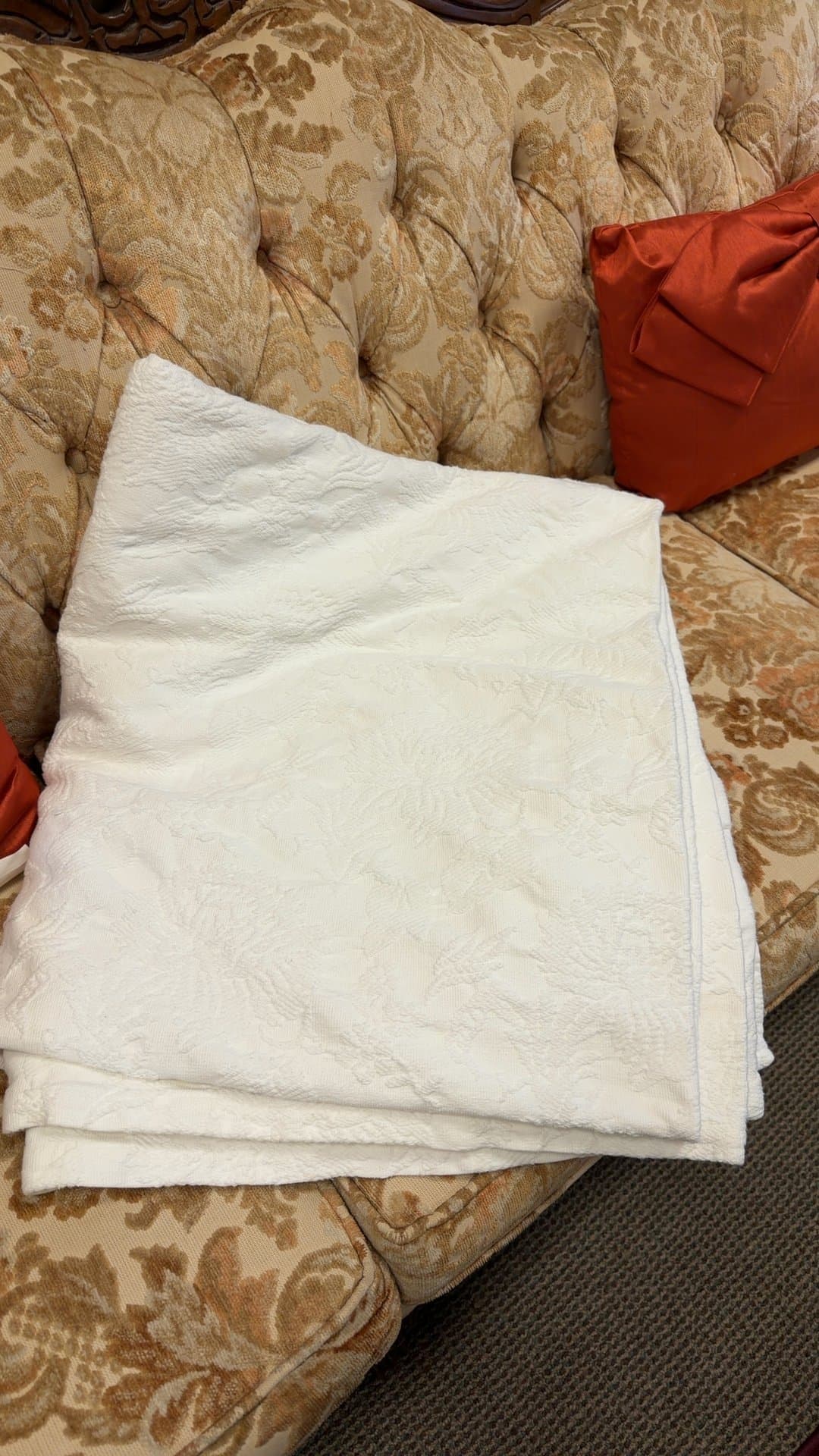 Linea Casa by Sferra White Matelassé Blanket appx. 98X81 - Image 1