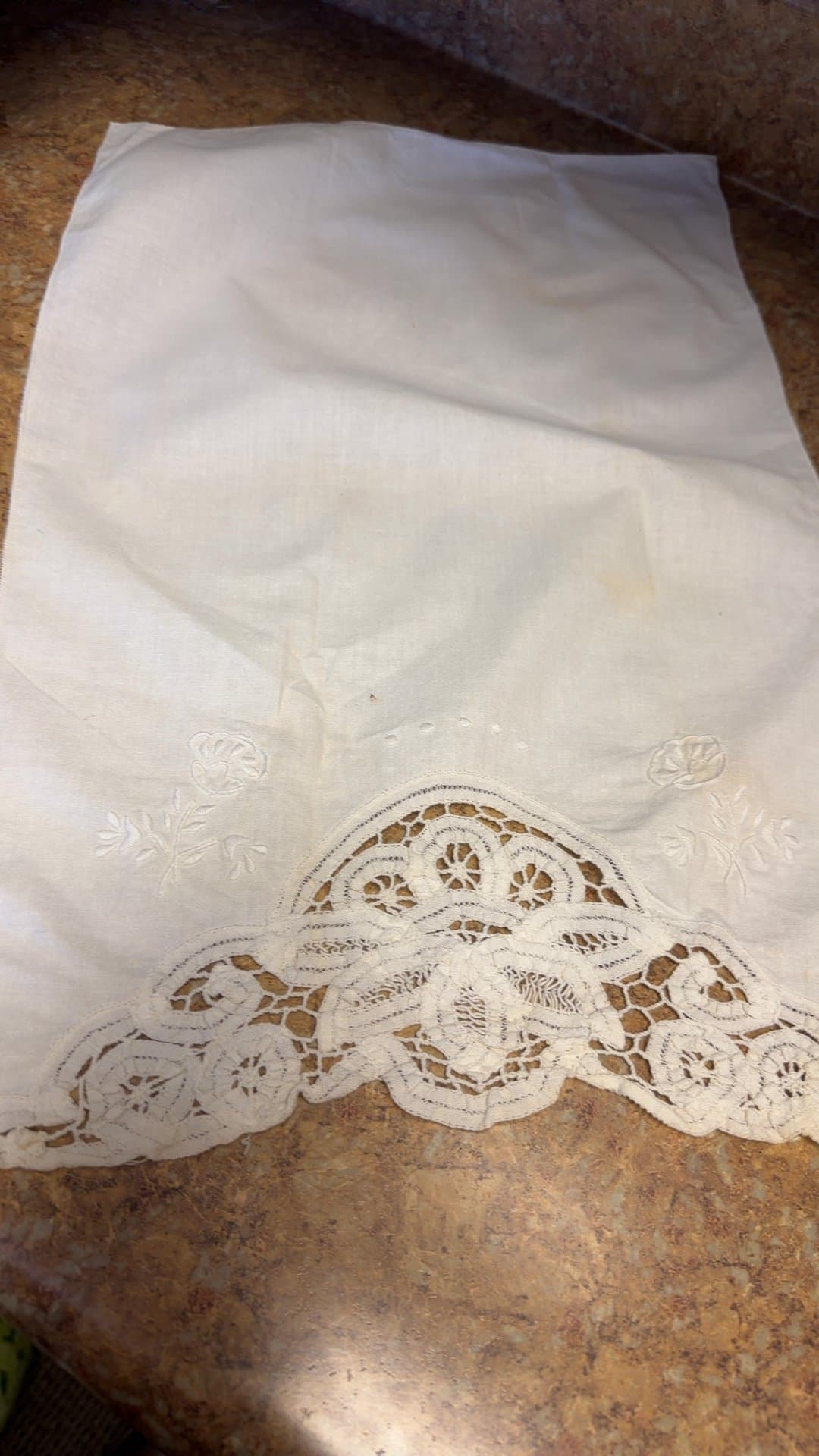 Vintage Lace Trimmed Linen Napkin - Image 1