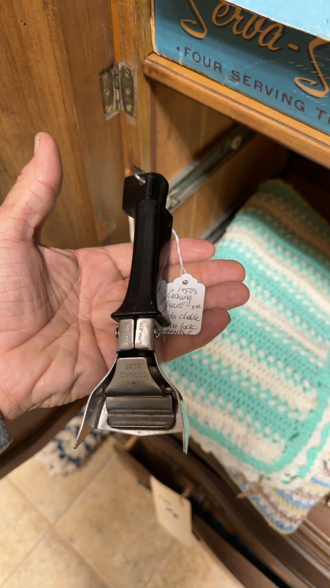 1950s Corning Ware Detachable Twist Lock Handle - Image 1