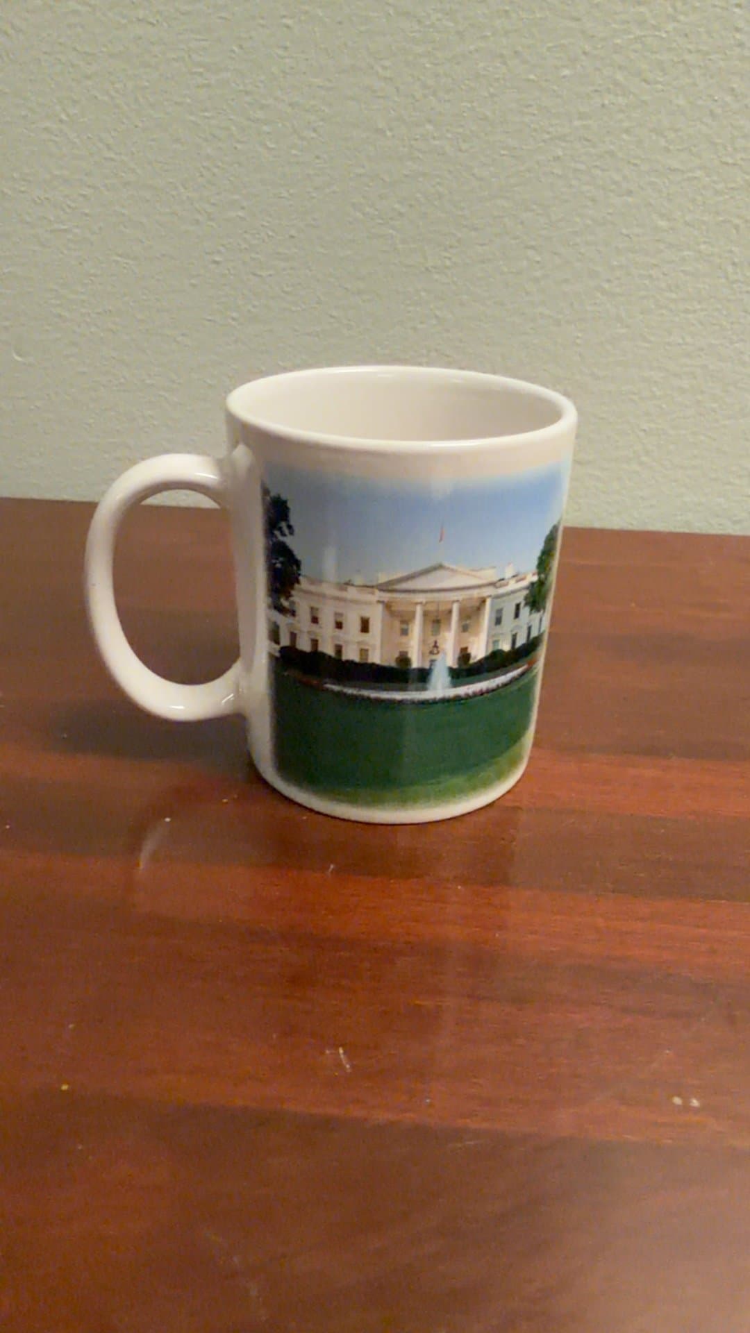 White House Souvenir Mug - Image 1