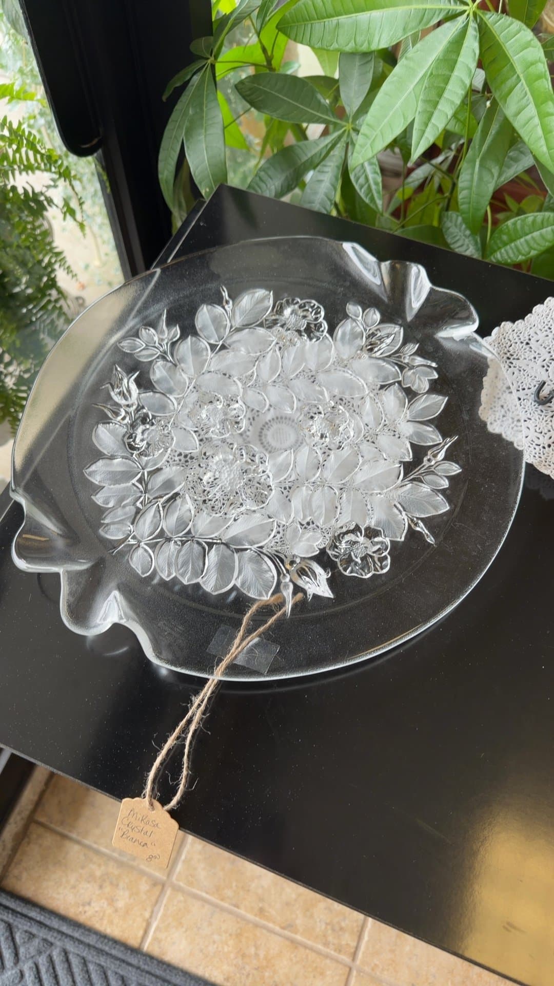 Mikasa Crystal 'Bianca' Decorative Plate - Image 1