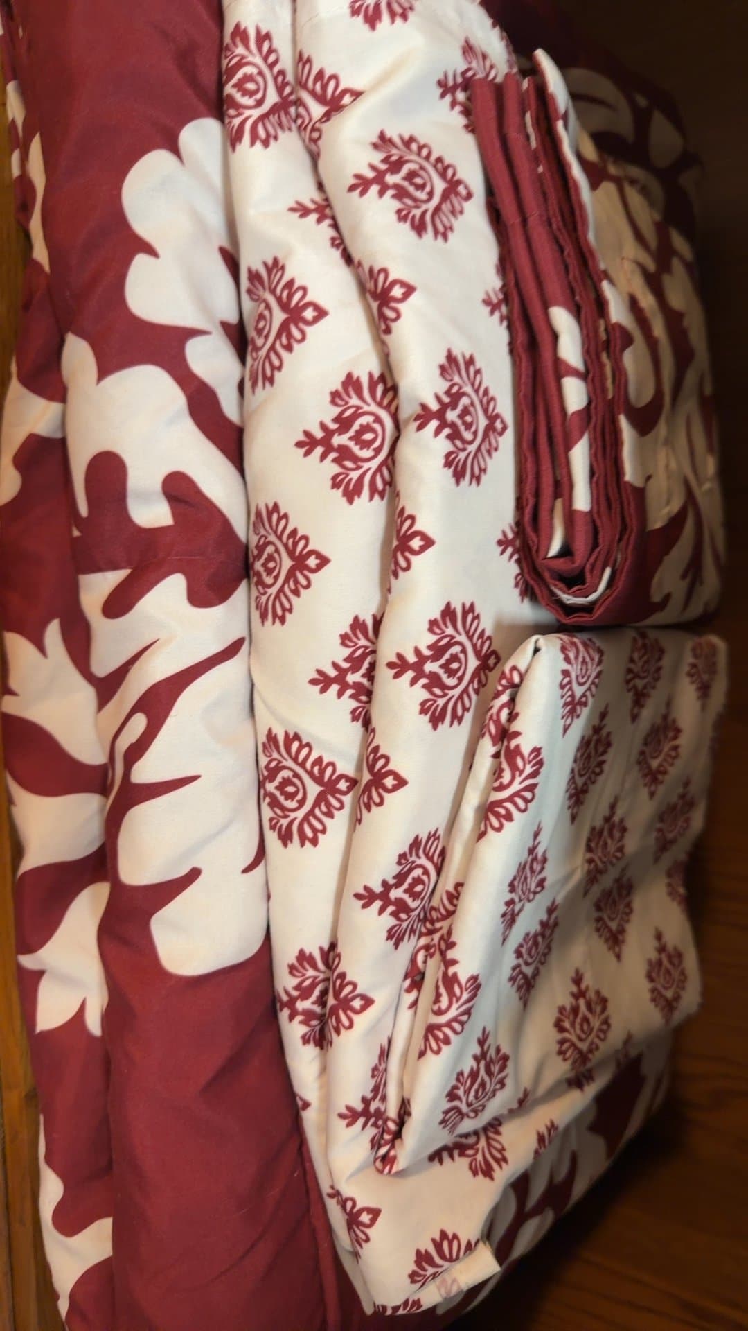 Red and White Patterned Twin XL comforter with top/bottom sheet and 2 pillow covers - Image 1