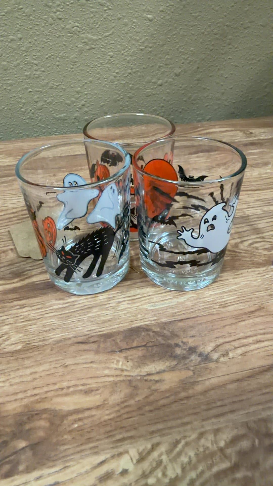 Vintage Halloween Themed Glasses Set - Image 1