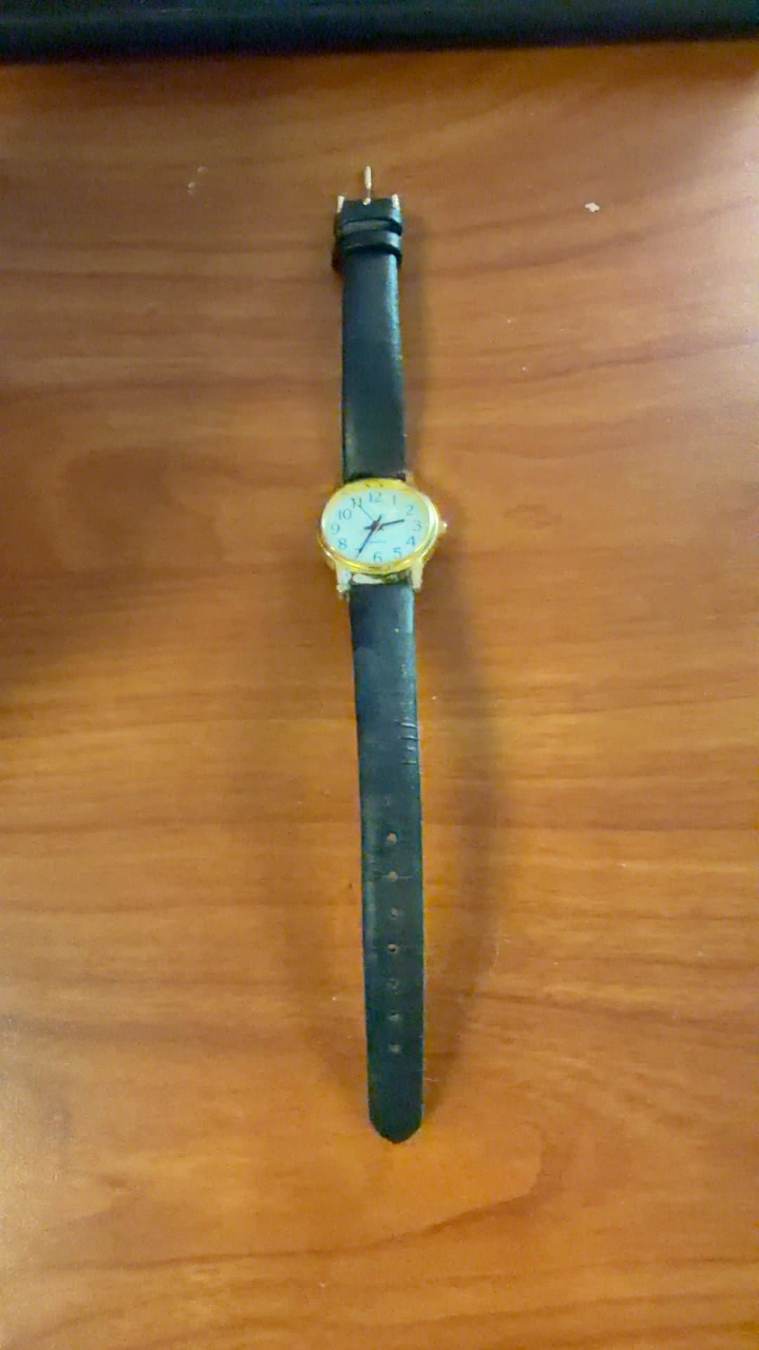 Vintage Quartz Wristwatch with Black Strap - Image 1