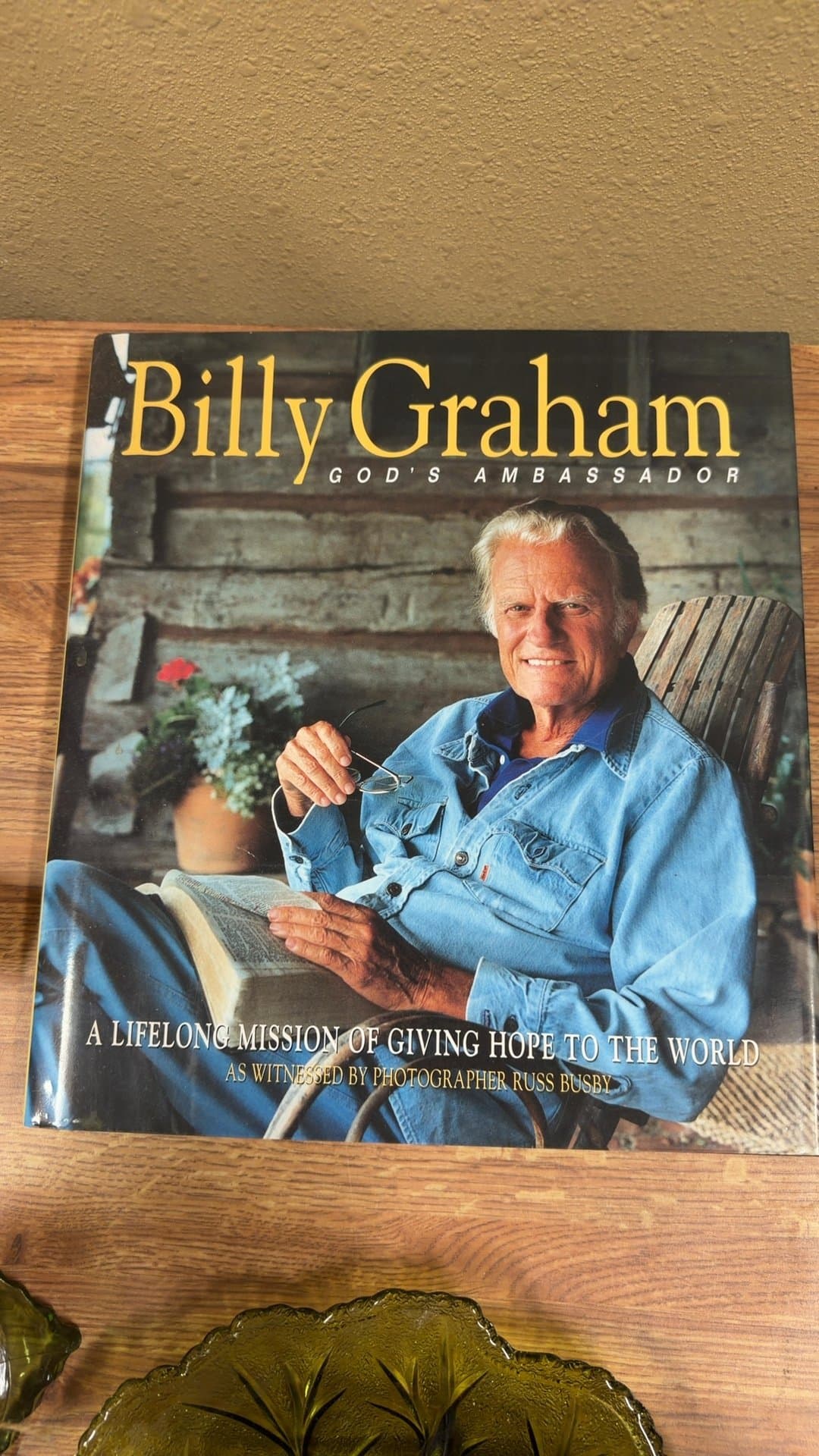 Billy Graham: God's Ambassador - A Lifelong Mission of Giving Hope to the World - Image 1