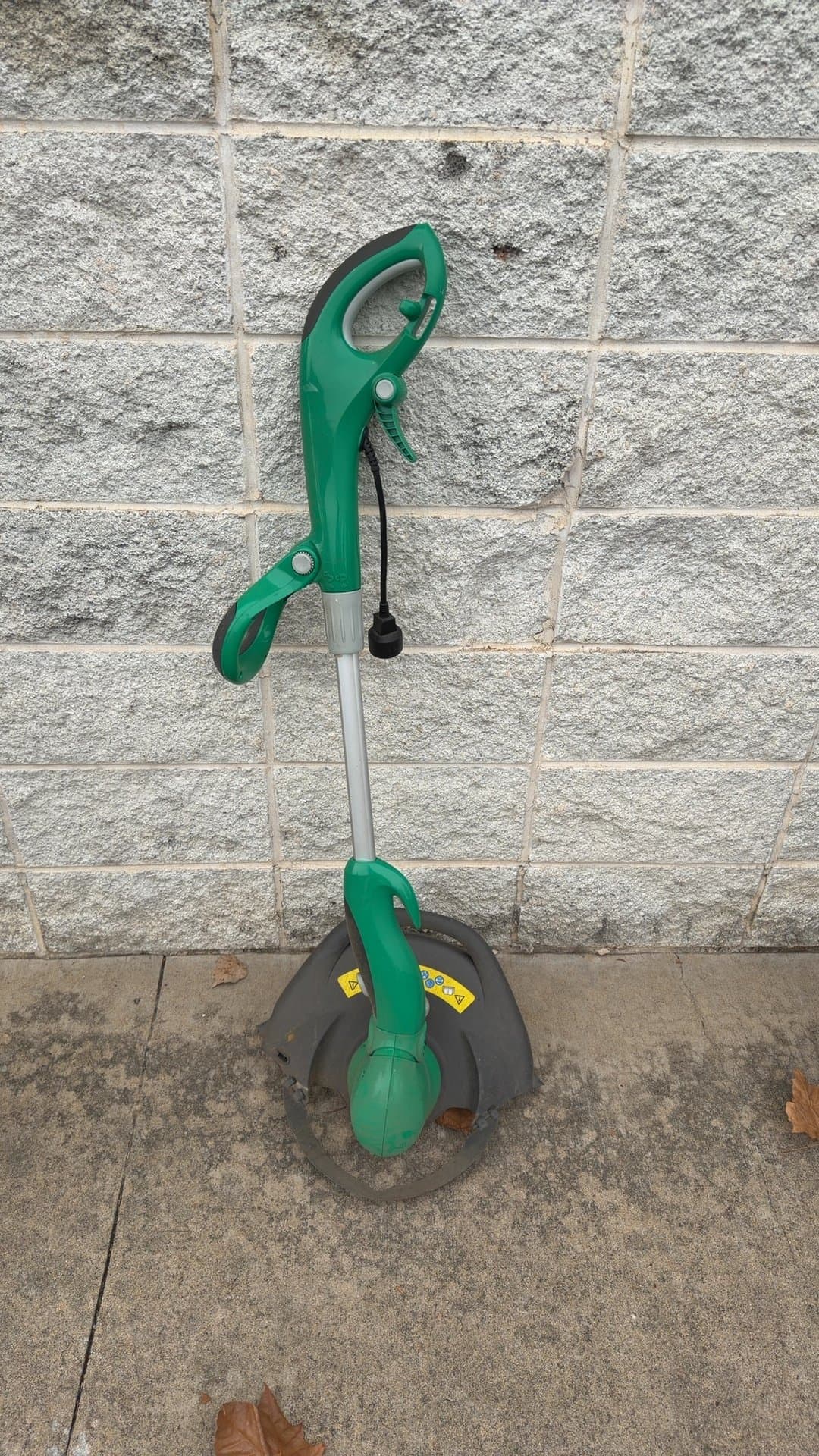 Electric Grass Trimmer - Image 1