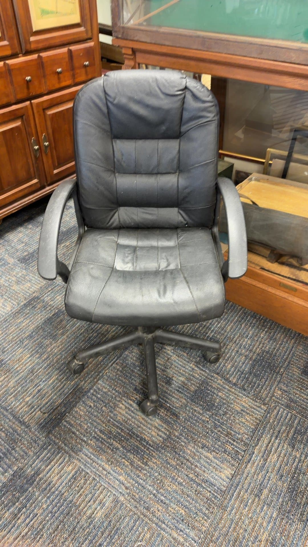 Black Office Swivel Chair - Image 1