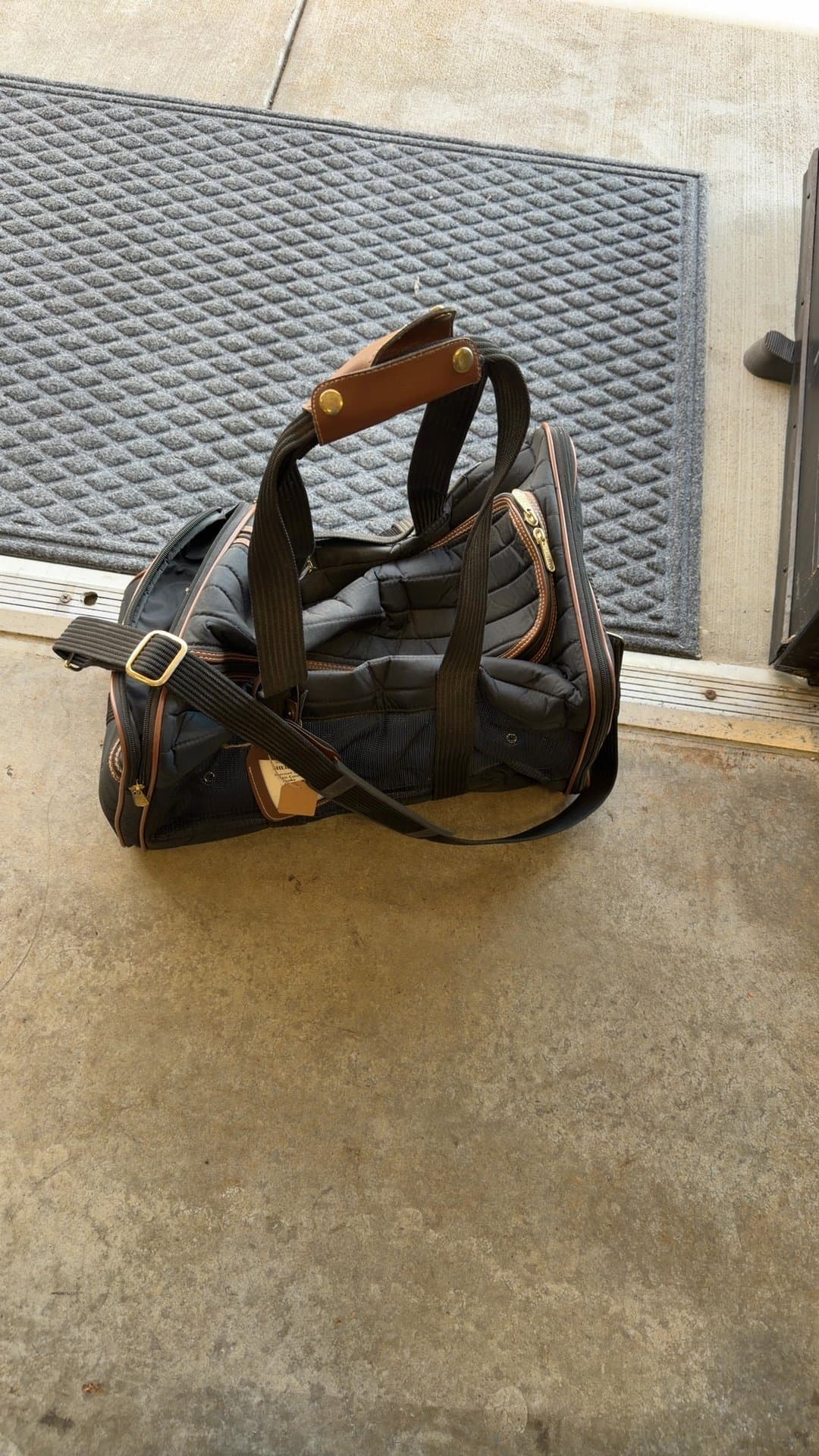 Sherpa Pet Carrier - Image 1