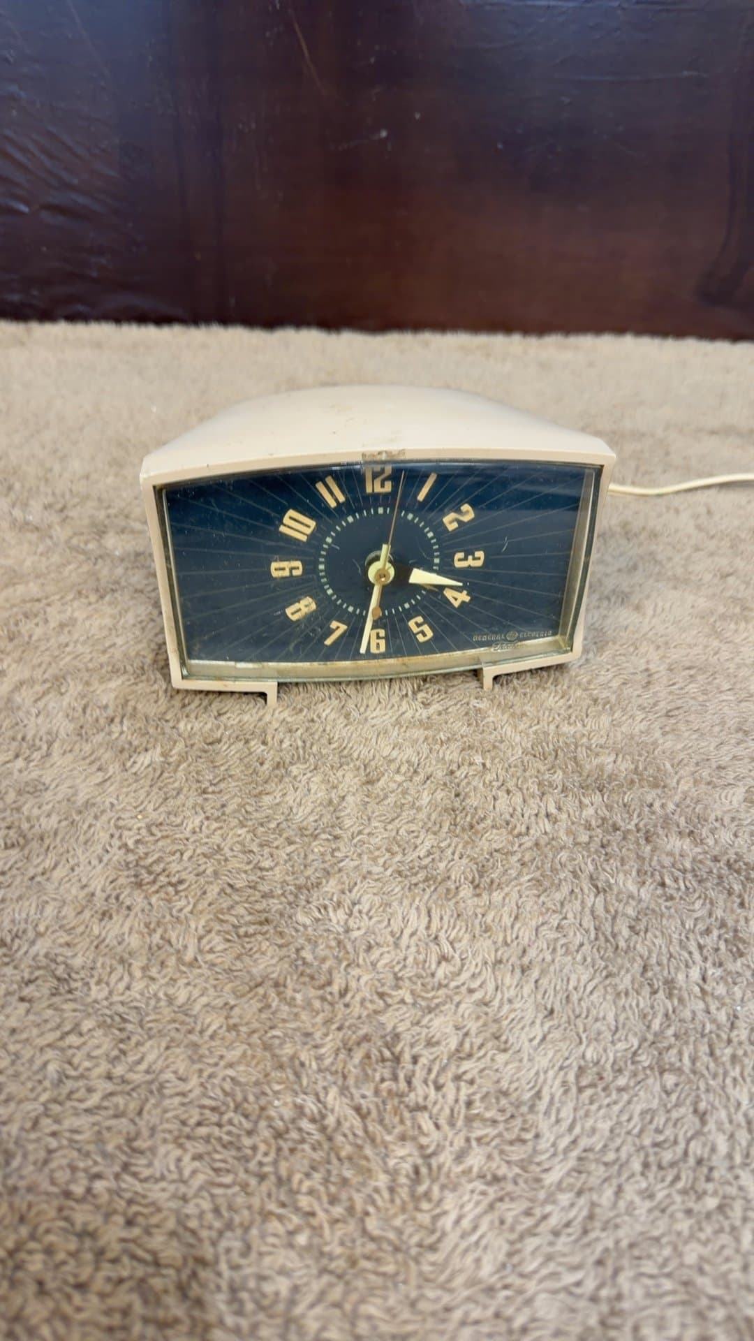 Vintage General Electric Telechron Model 7H245 Electric Alarm Clock - Image 1