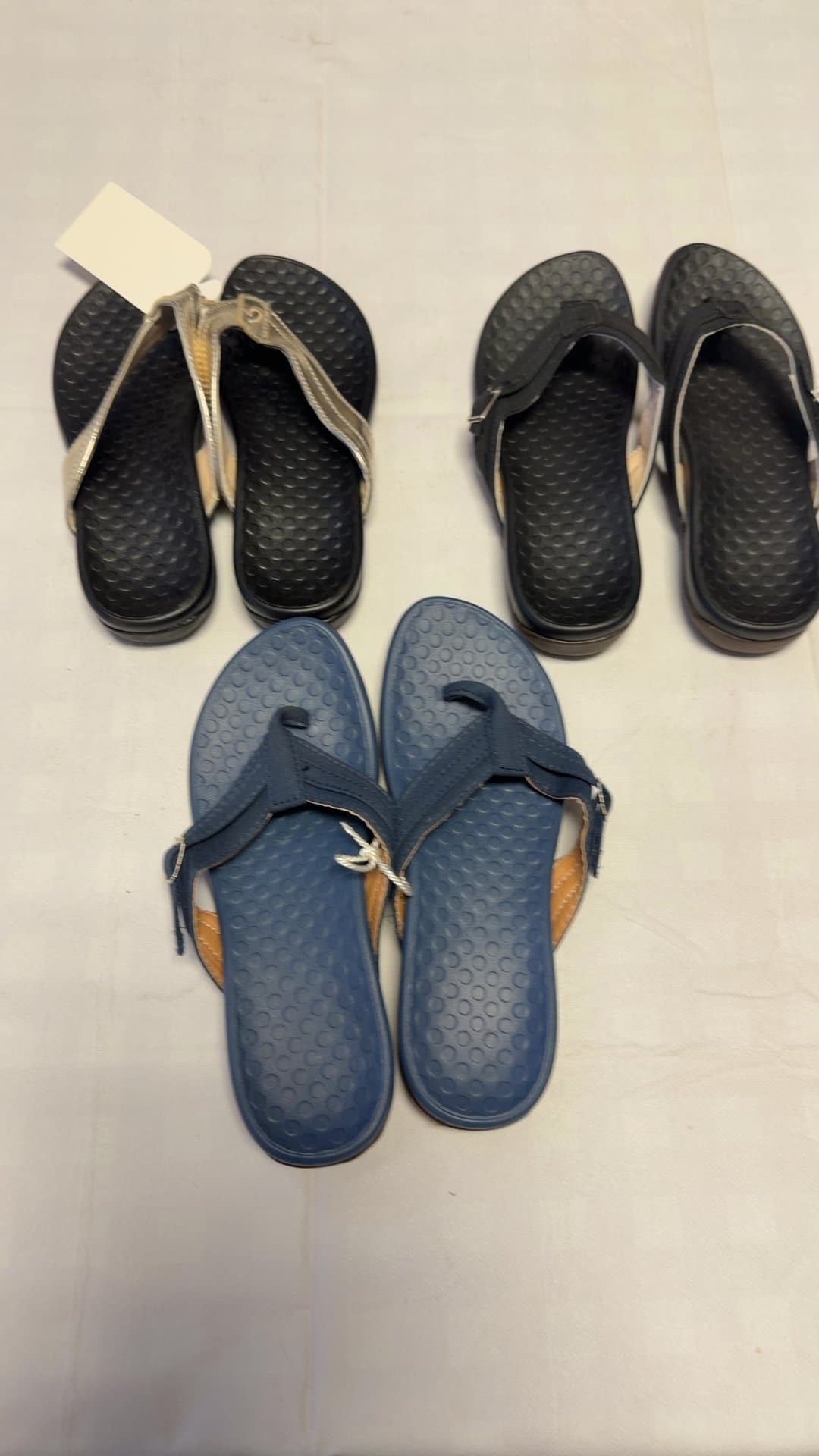 Assorted Flip-Flops 3 pair size 7.5 - Image 1