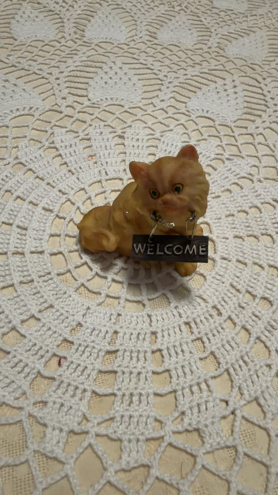 Resin Orange Tabby Cat Figurine with Welcome Sign - Image 1