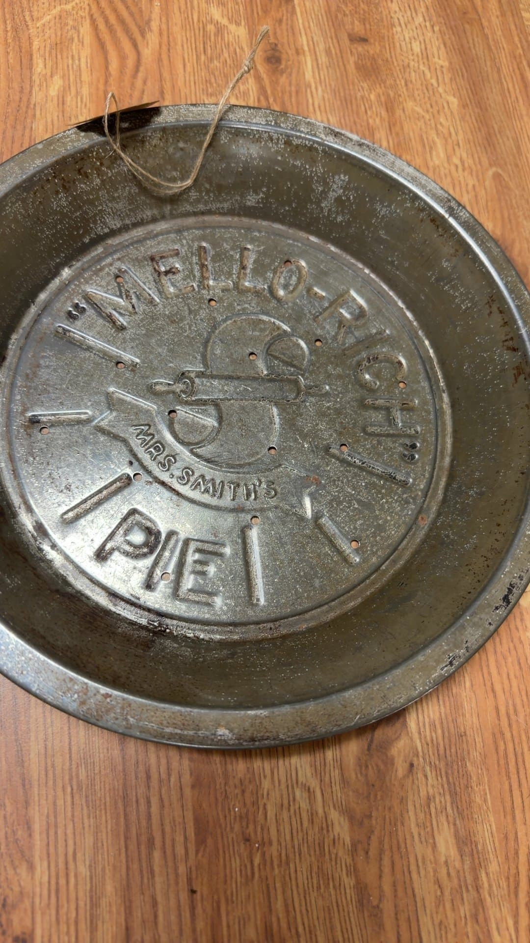Mrs. Smith's Mello-Rich Pie Tin - Image 1