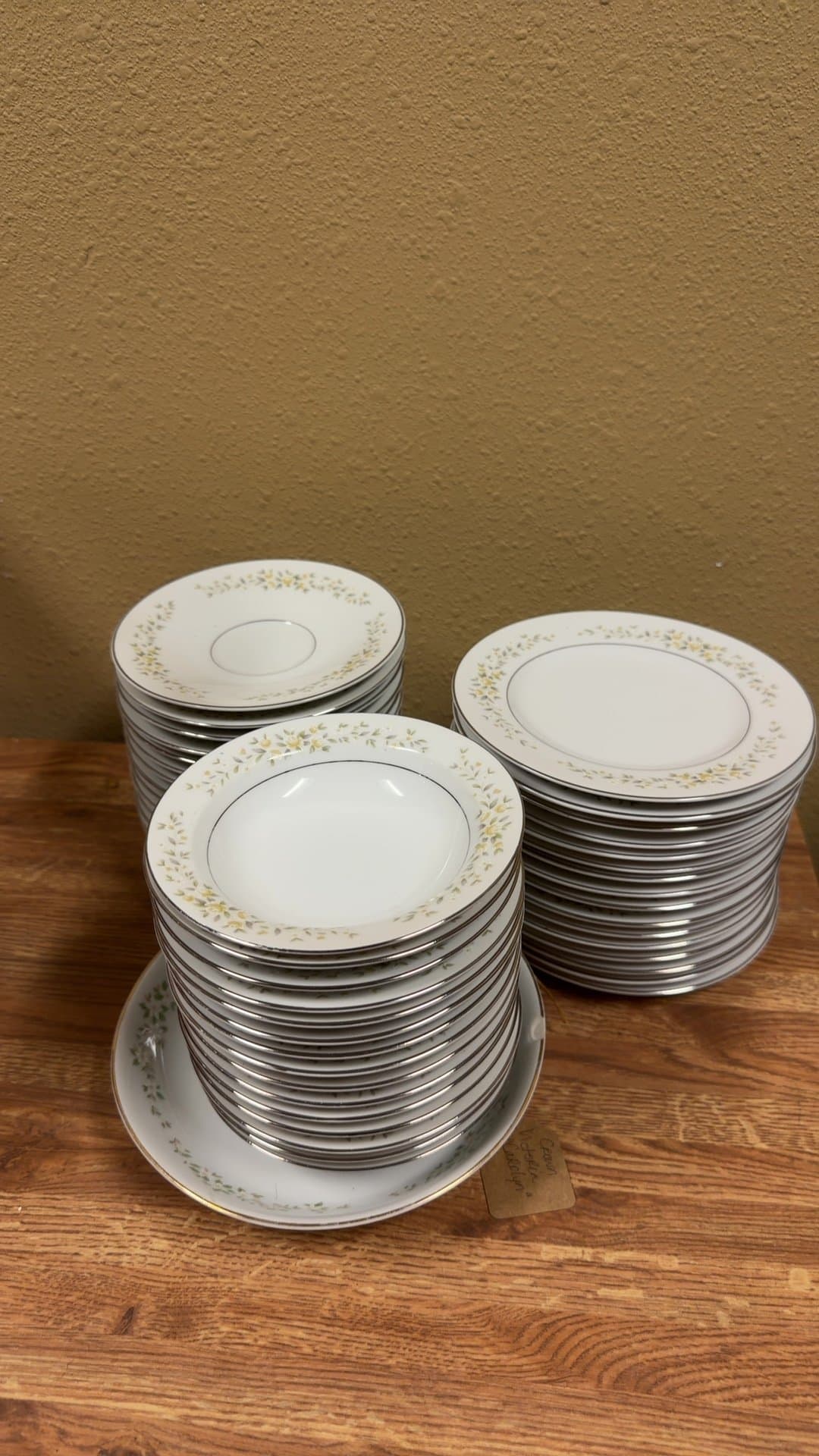 Crown Victoria Carolyn Fine China Plate Set - Image 1