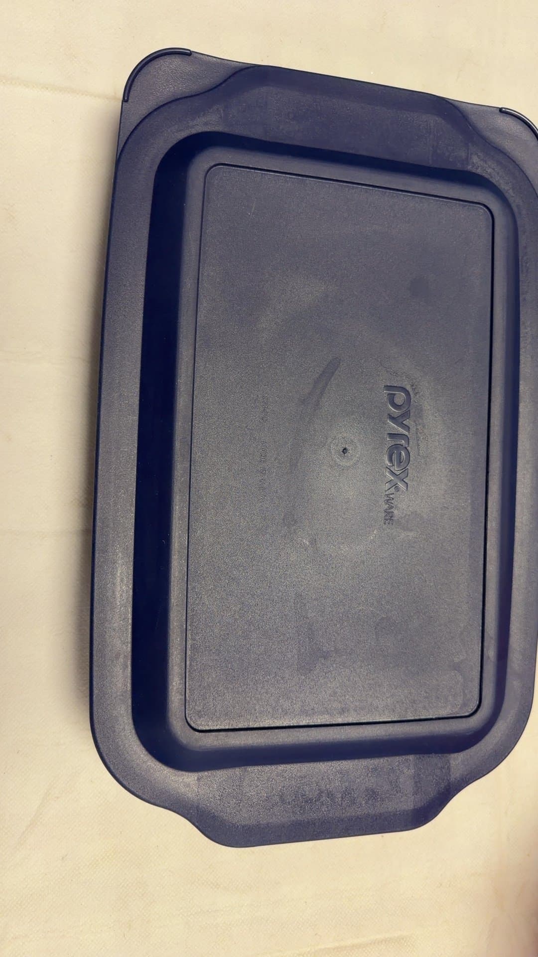 Pyrex Purple Glass 13x9 Baking Dish with Plastic Lid - Image 1