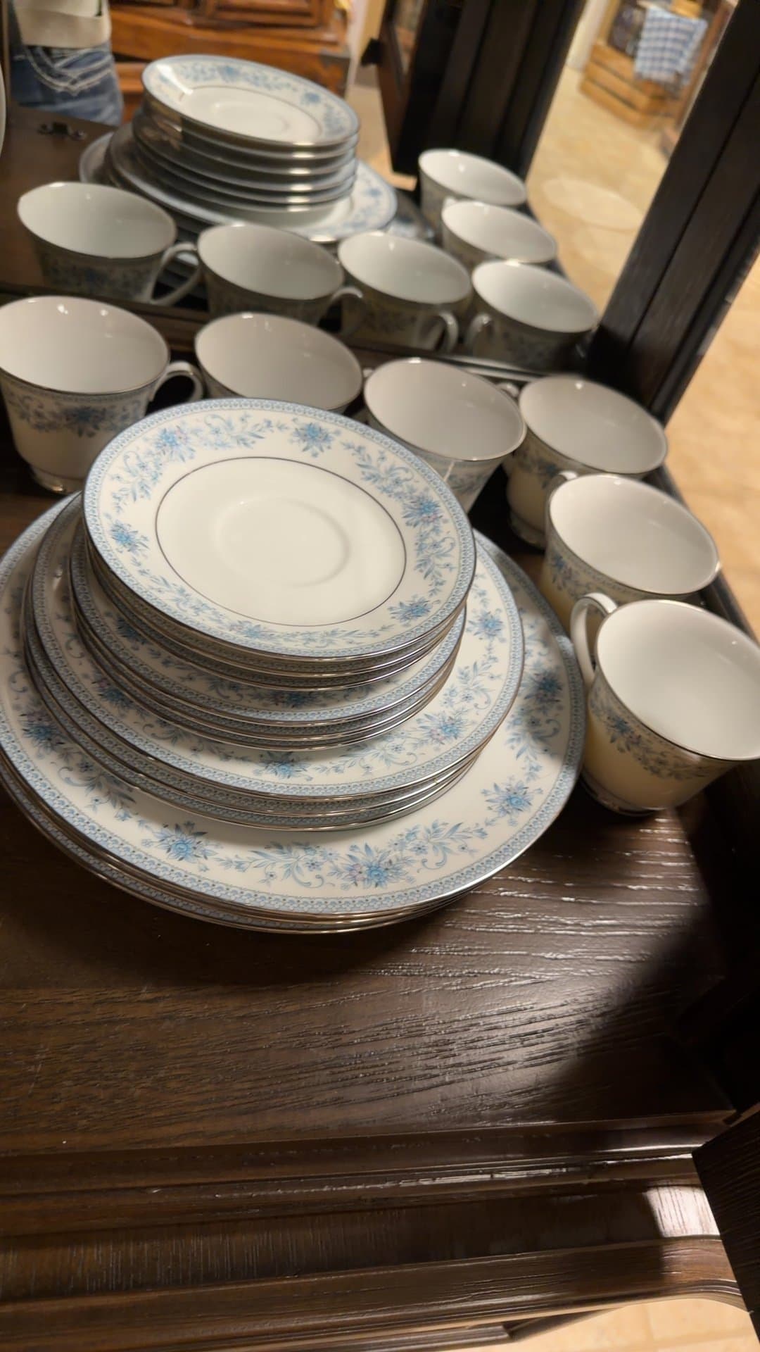 Noritake Blue Hill 2482 Fine Porcelain 1970's Sri Lanka China (6 cups, 6 saucers, 6 desert plates, 6 salad plates, 6 dinner plates, 1 platter, 1 serving bowl) - Image 1