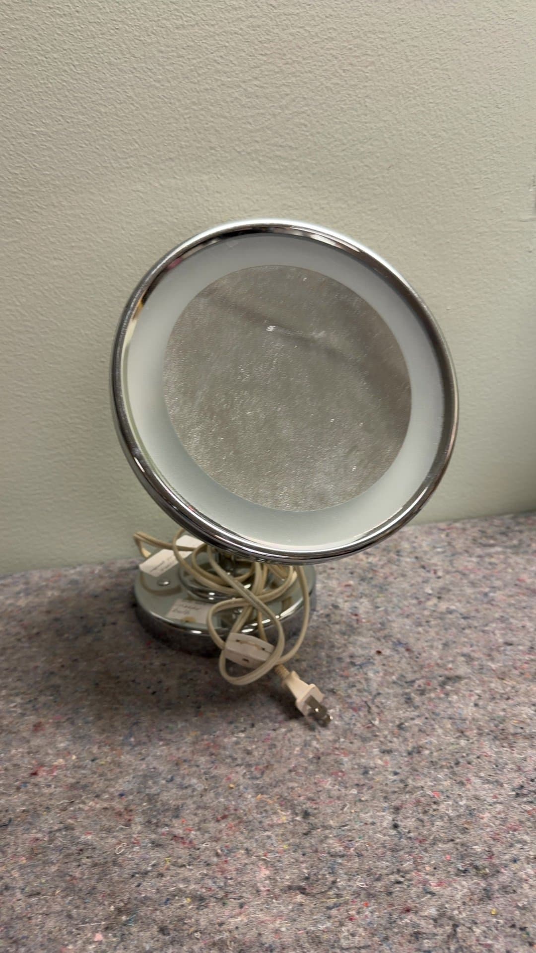 Illuminated Makeup Mirror - Image 1