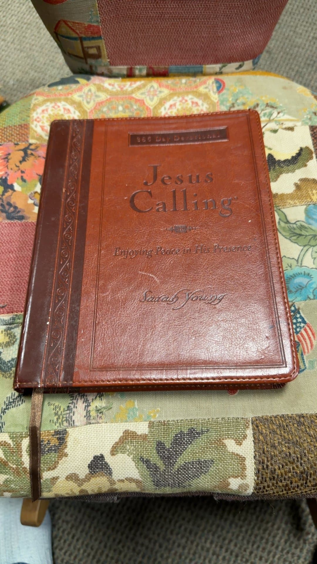 Jesus Calling: Enjoying Peace in His Presence by Sarah Young - Image 1