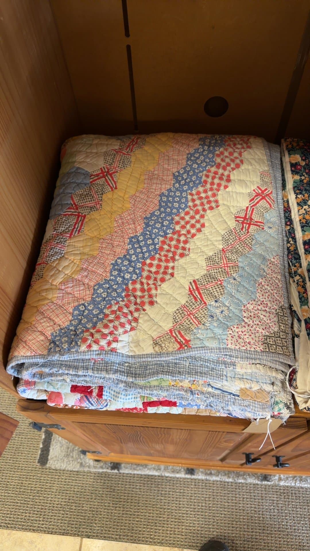 Vintage 1940s Handmade Quilt - Image 1