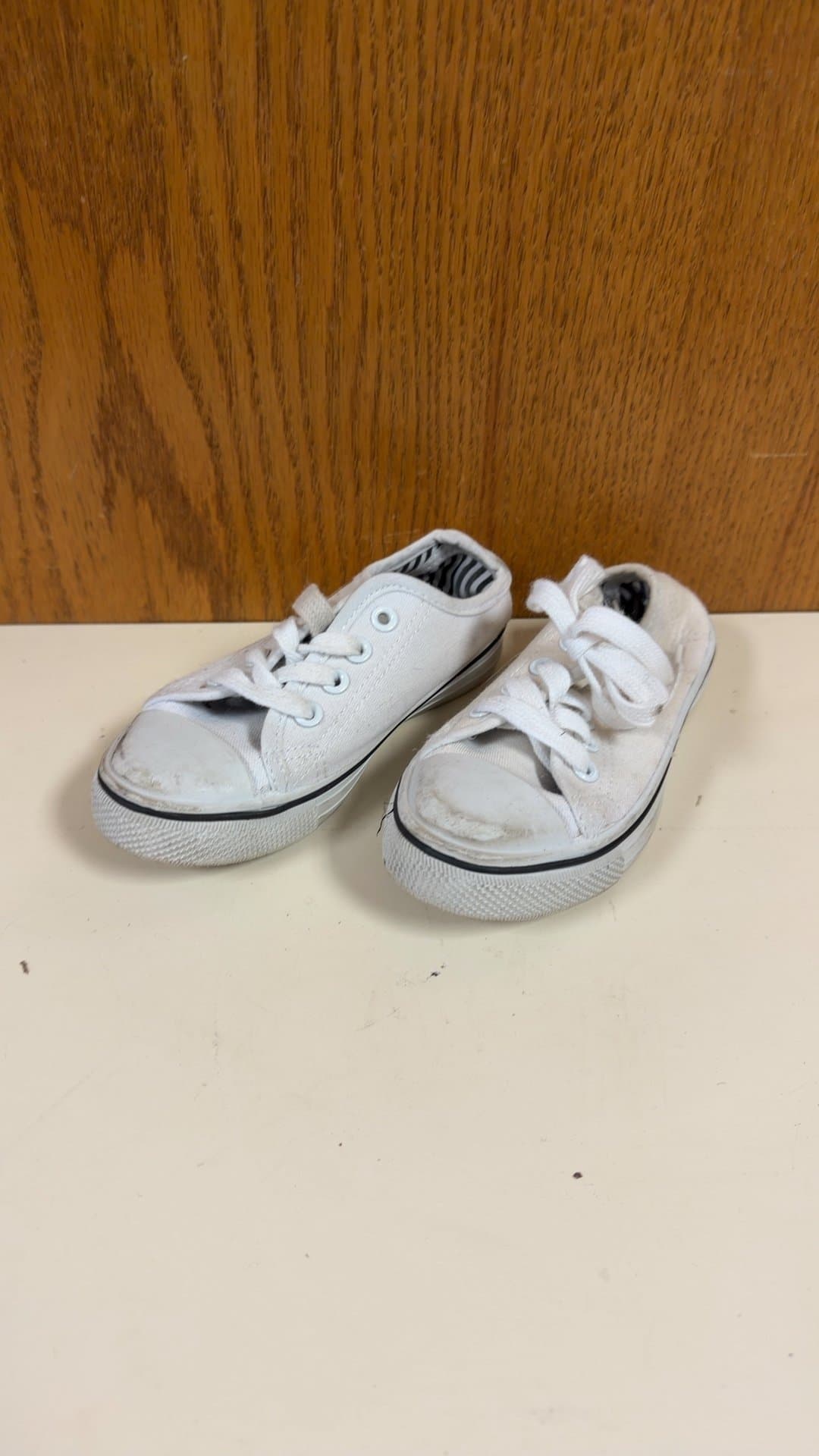 Children's White Canvas Low-Top Sneakers Size 11/12 - Image 1
