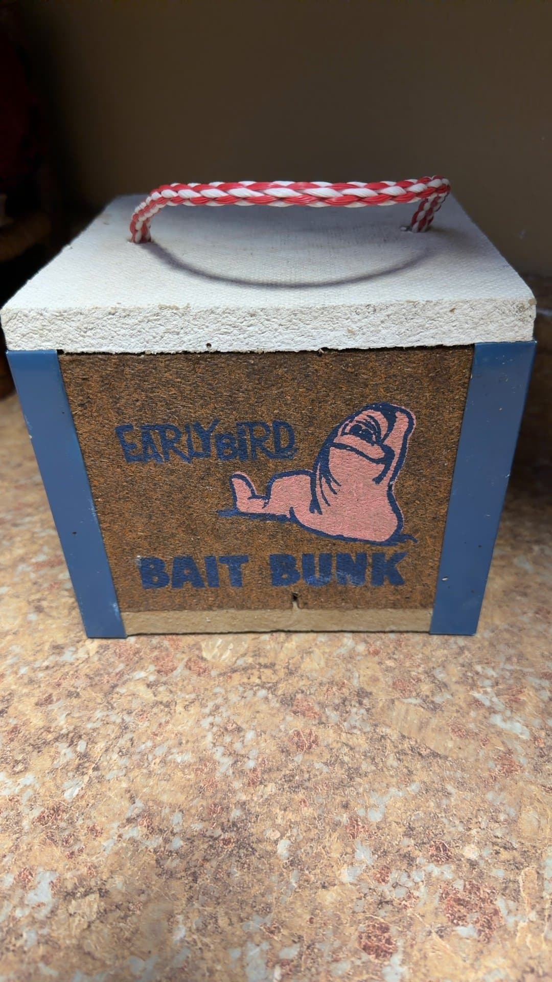 Early Bird Bait Bunk Box with Worm Bedding - Image 1