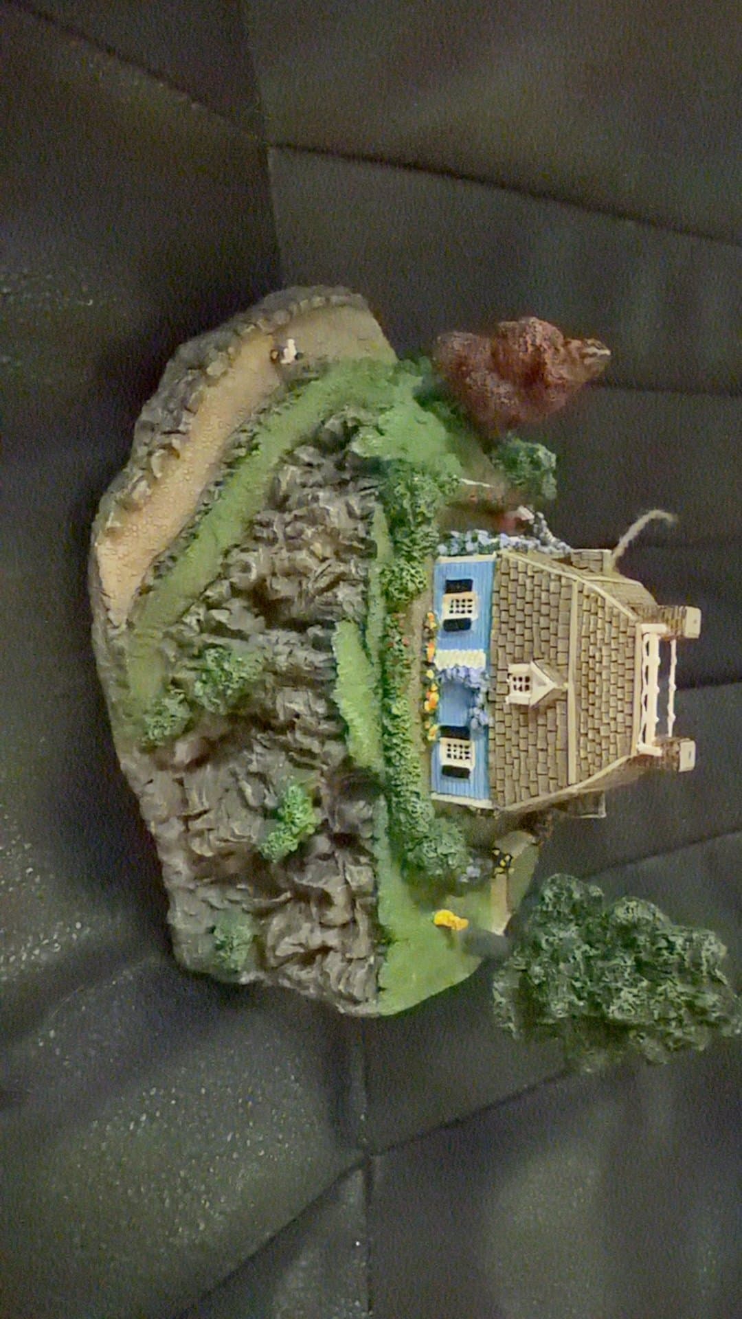 Danbury Mint 'Fisherman's Cove' Blue Mansion Figurine - Image 1