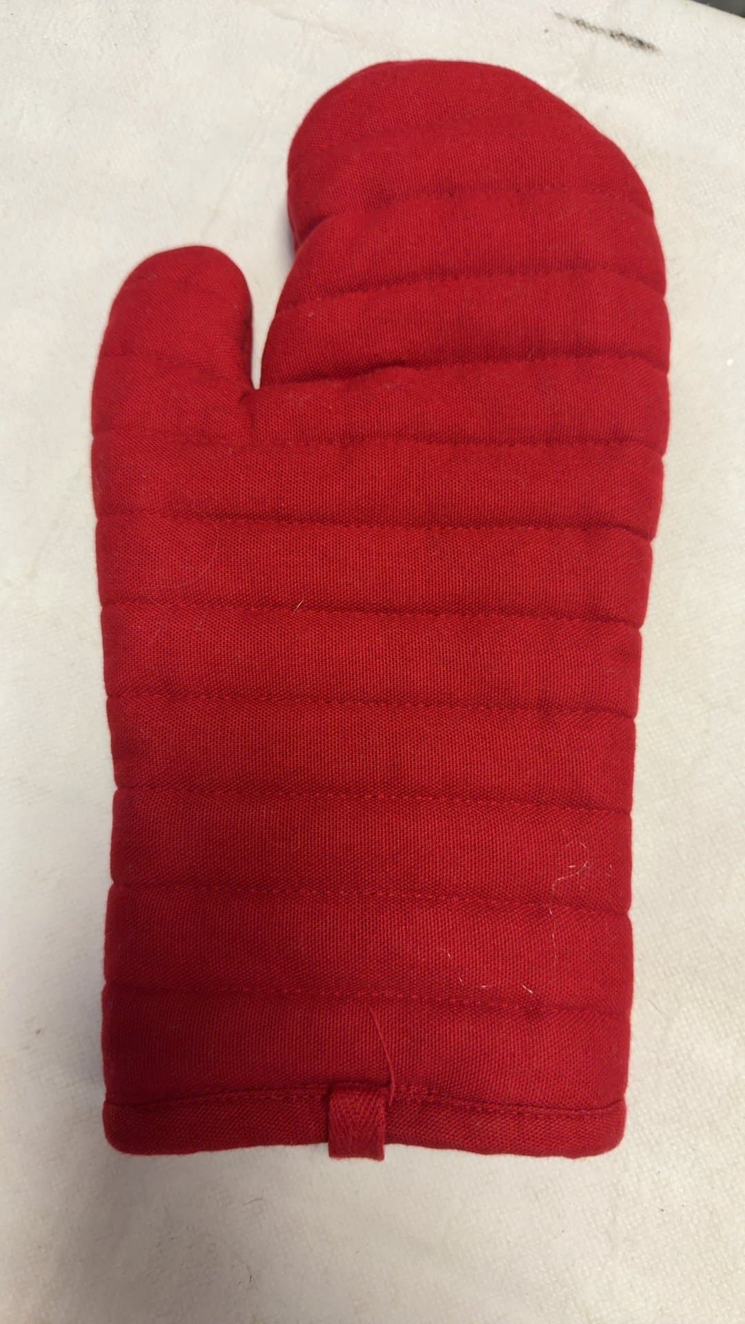 Red Quilted Fabric Oven Mitt - Image 1