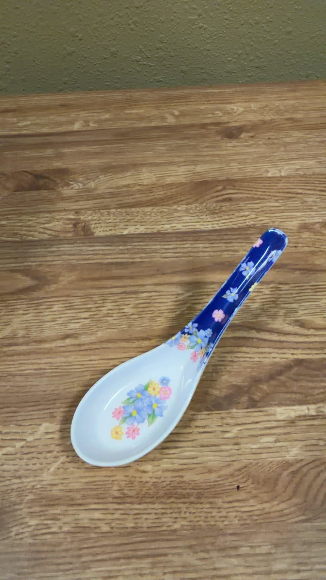 Floral plastic Spoon - Image 1