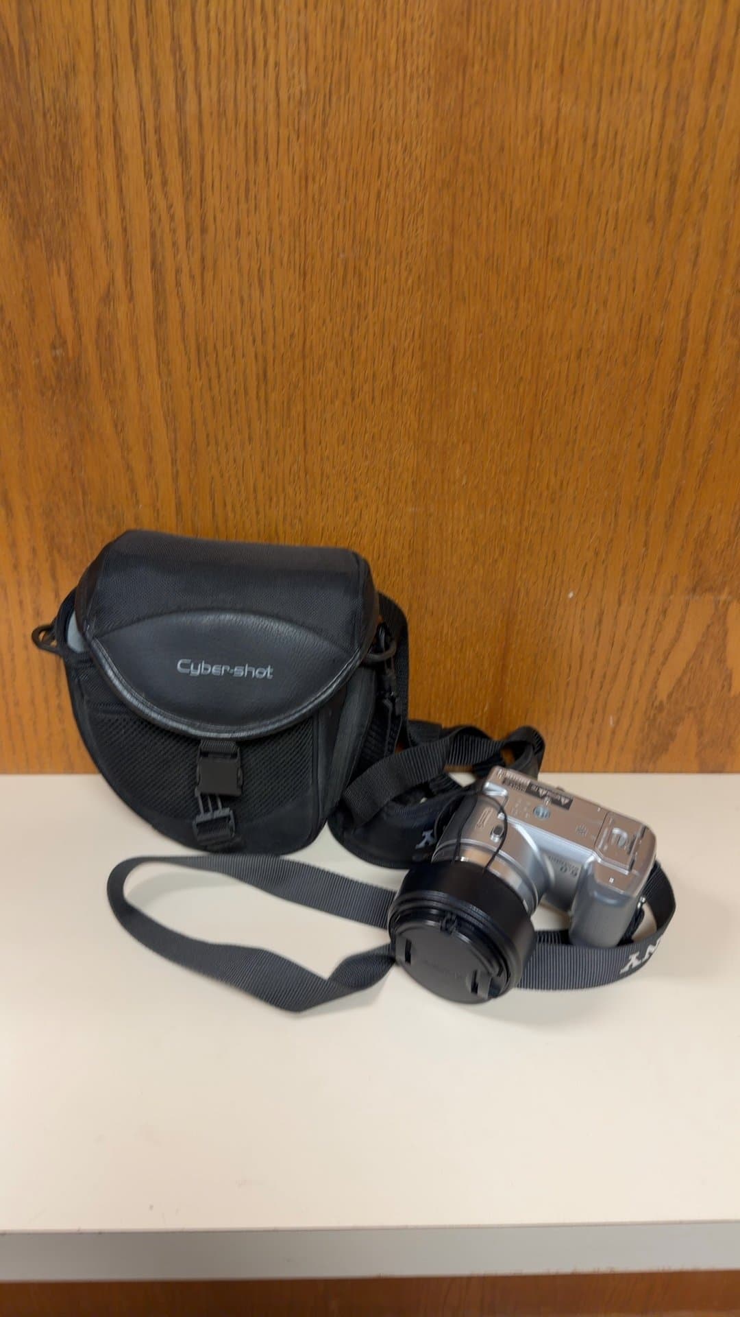 Sony Cyber-shot DSC-H2 Digital Camera - Image 1