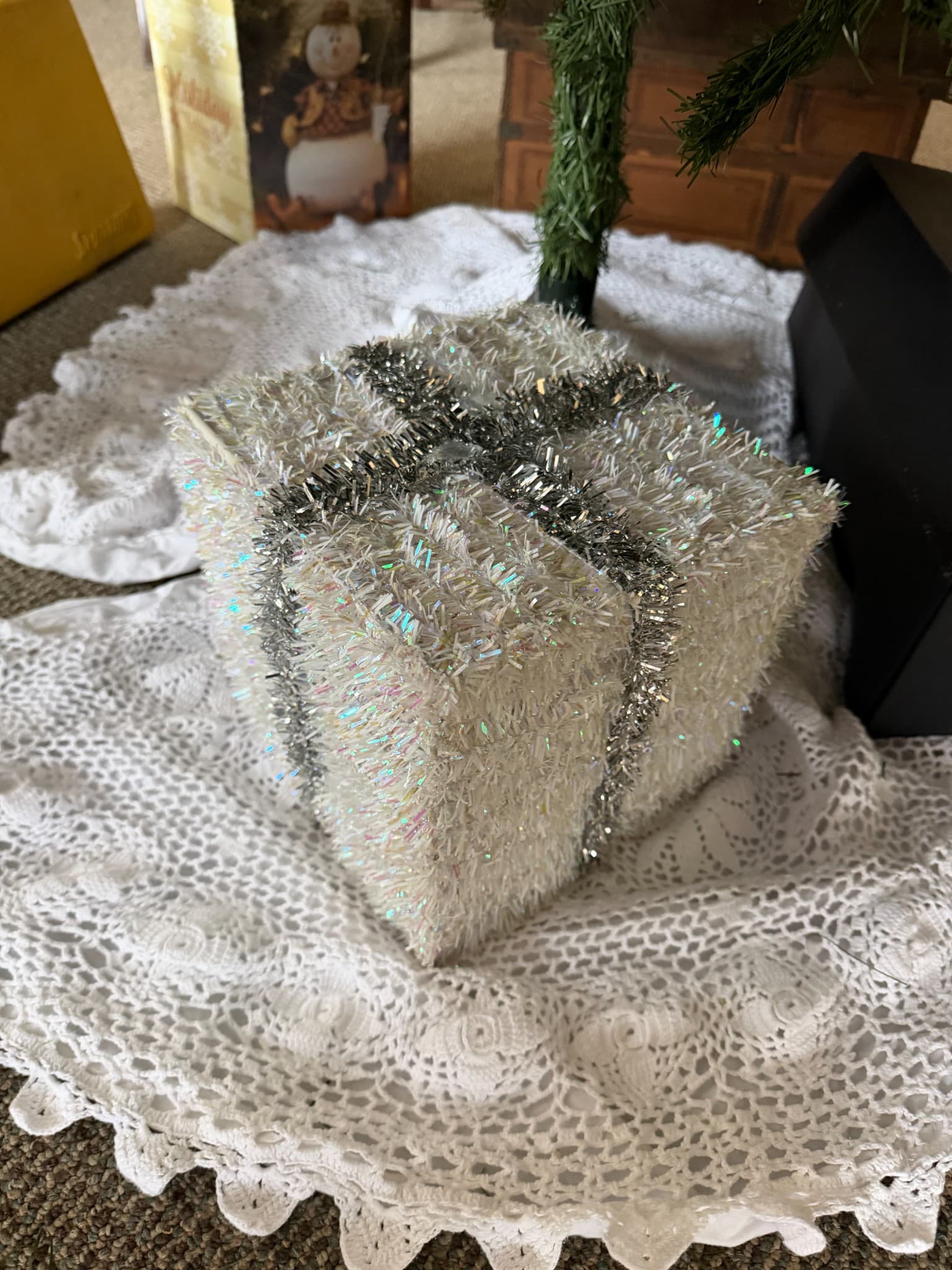Decorative Sparkling Gift Box - Image 1