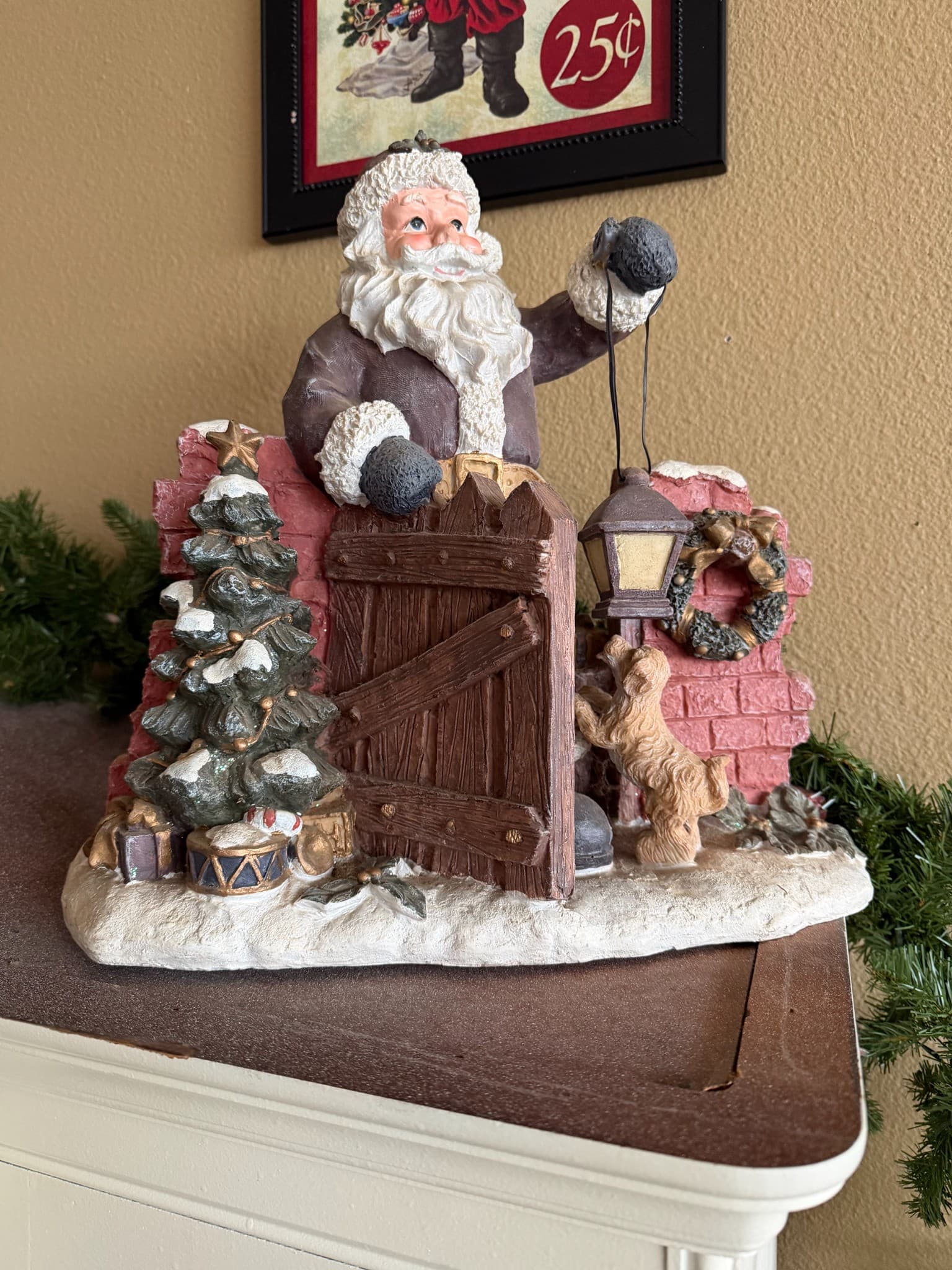 Santa Claus Decorative Figurine - Image 1