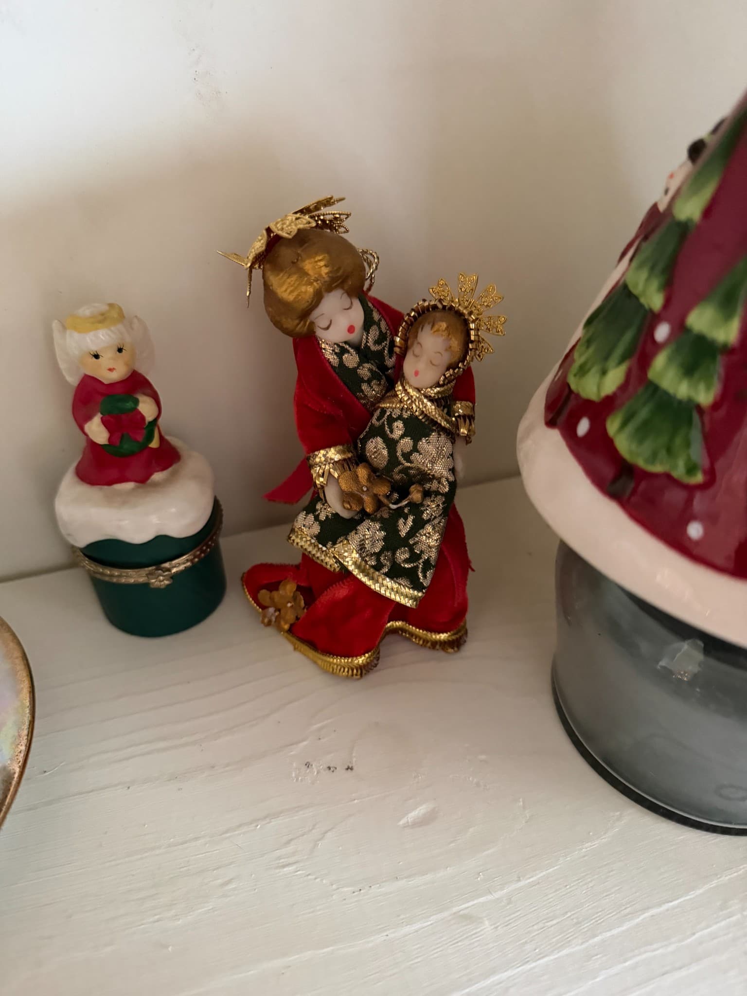 Christmas Themed Figurines Set - Image 1