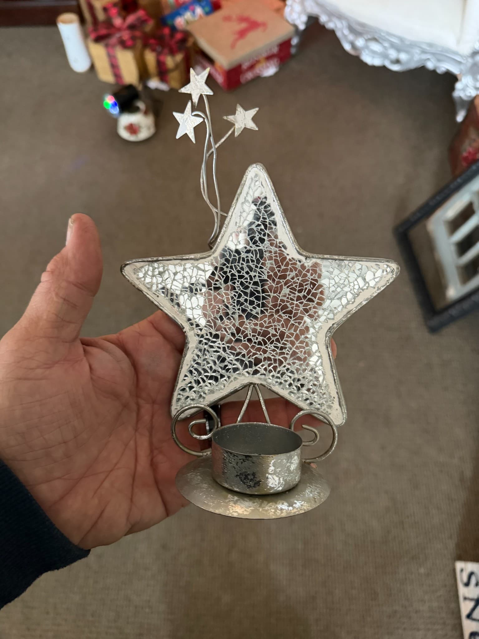 Star-Shaped Metal Candle Holder - Image 1