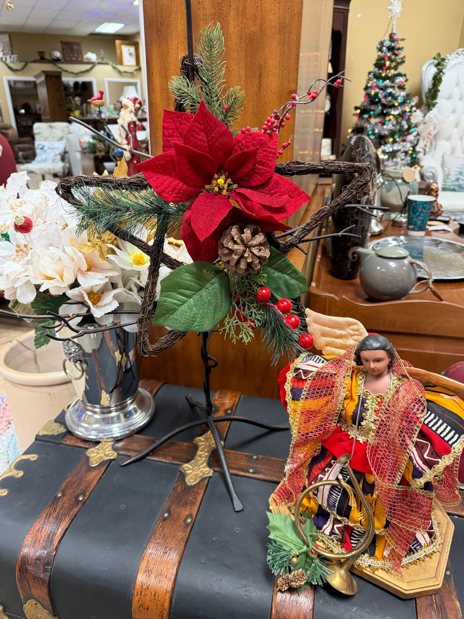 Christmas Star Wreath with Poinsettia and Angel Figurine - Image 1